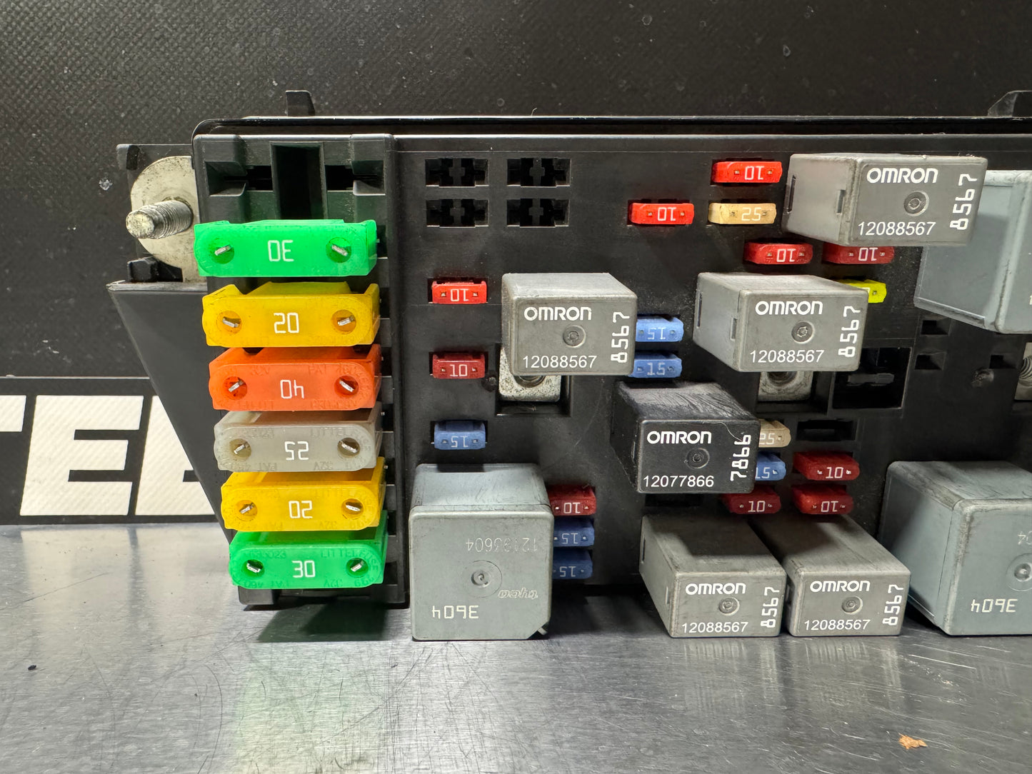 01-04 CORVETTE C5 ENGINE BAY FUSE RELAY BOX OEM 10316193 #L227