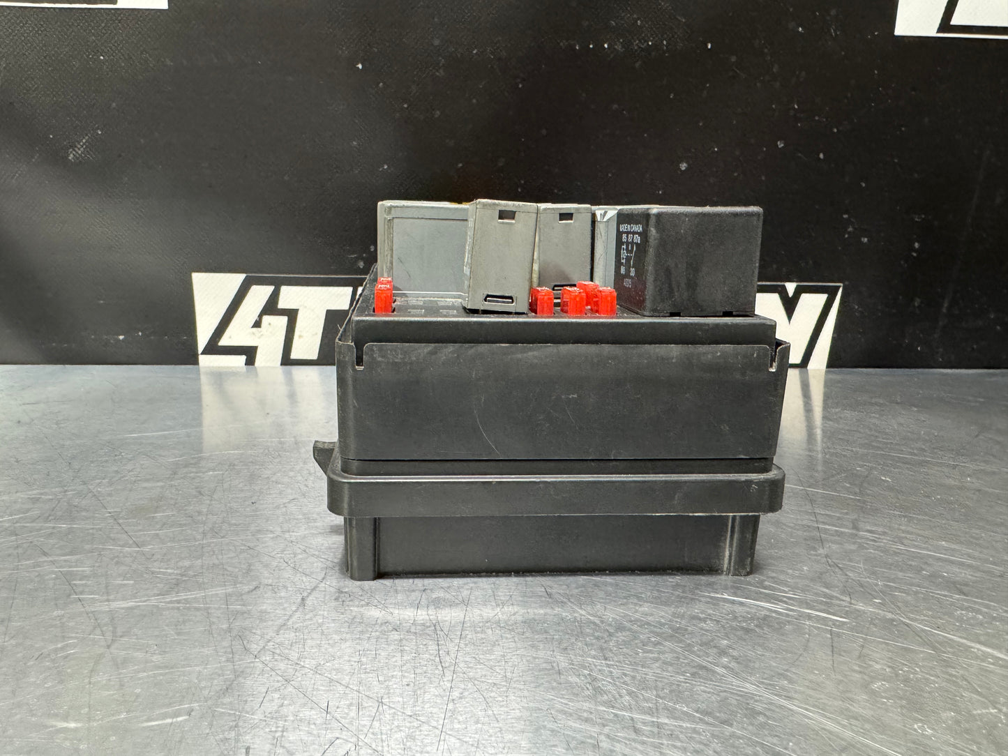 00-02 CORVETTE C5 ENGINE BAY FUSE RELAY BOX OEM 10443149 #L226