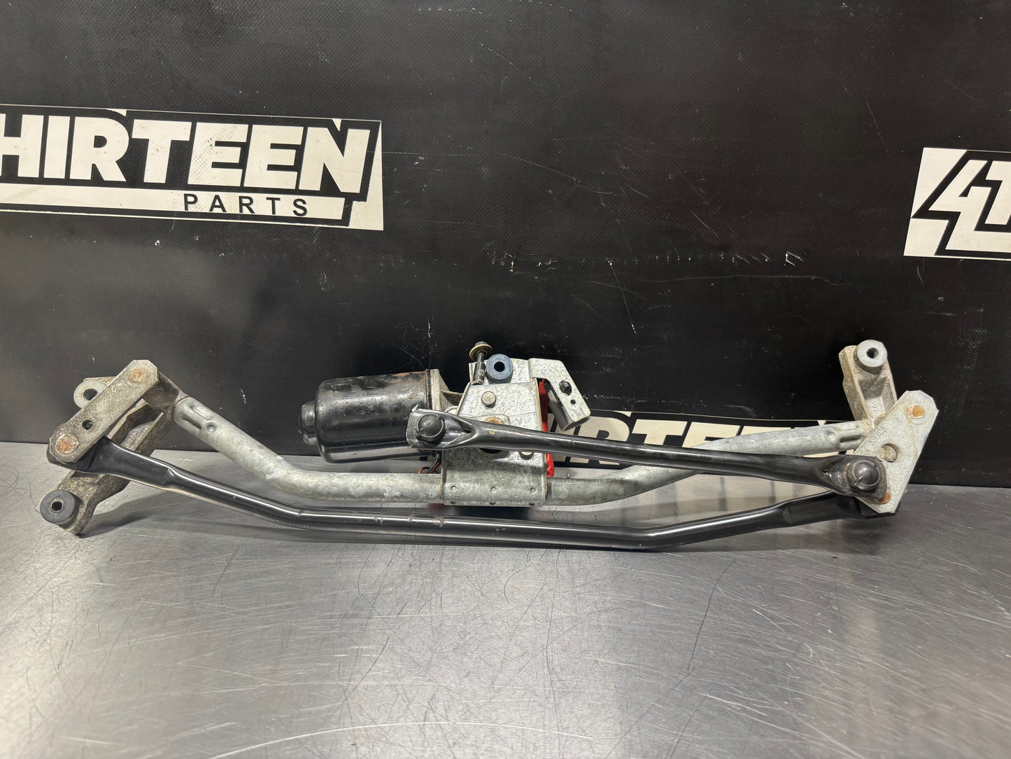 04-06 PONTIAC GTO FRONT WINDSHIELD WIPER MOTOR ASSEMBLY #L450