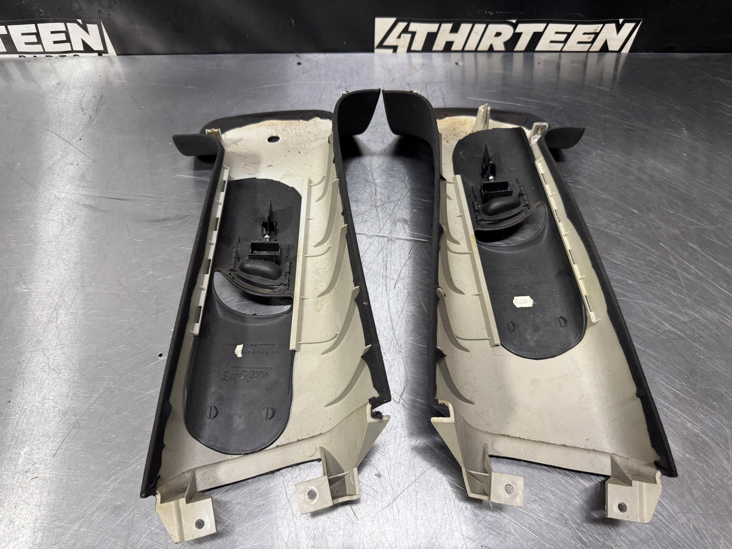 04-06 PONTIAC GTO SEAT BELT COVER ADJUSTER SLIDE SET LH AND RH #L422