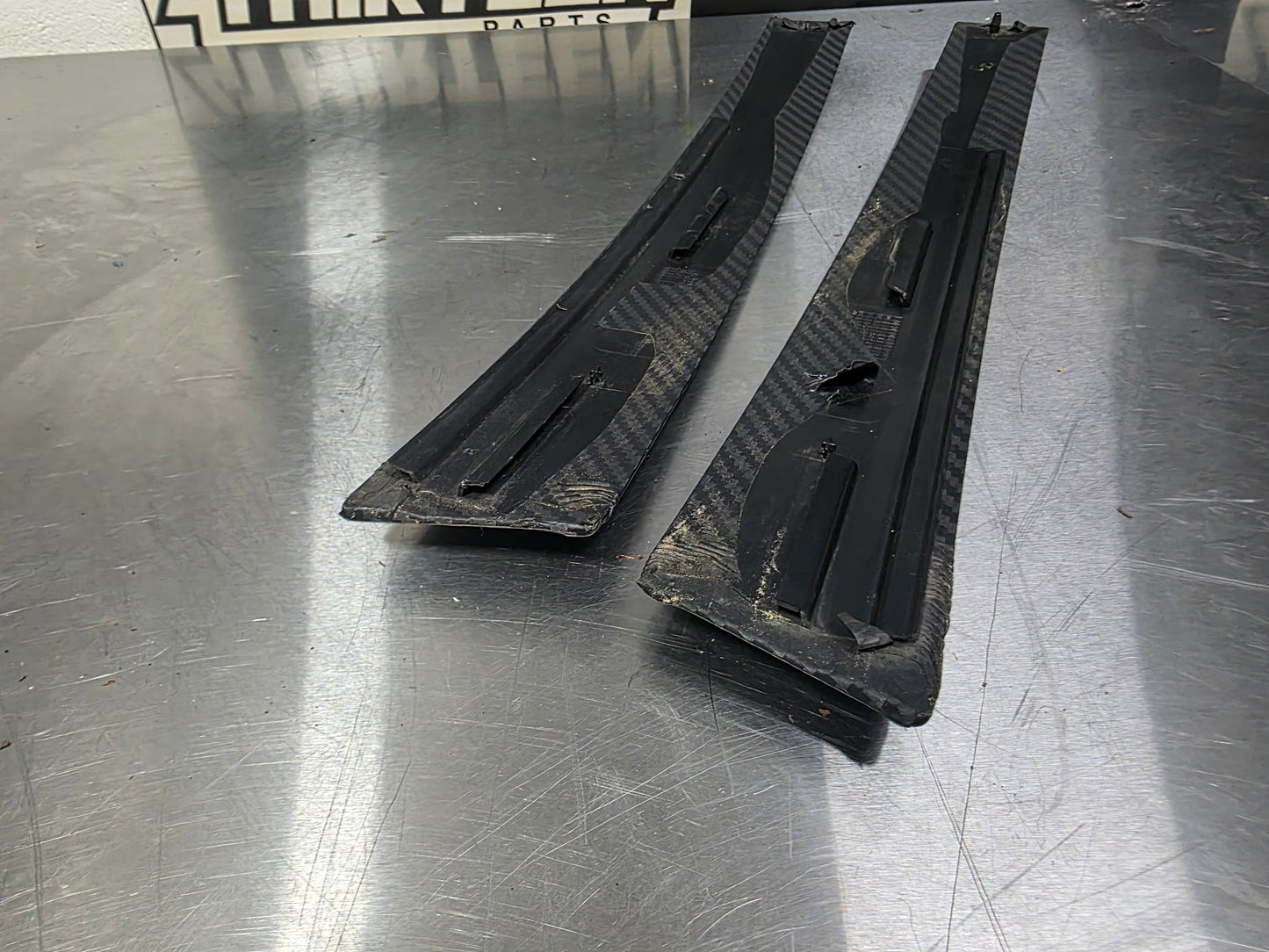 04-06 PONTIAC GTO EXTERIOR B PILLAR WINDOW TRIM LH & RH SET OEM #N737