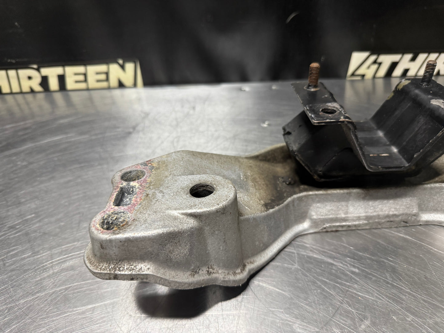 04-06 PONTIAC GTO TRANSMISSION T56 CROSSMEMBER OEM #N197