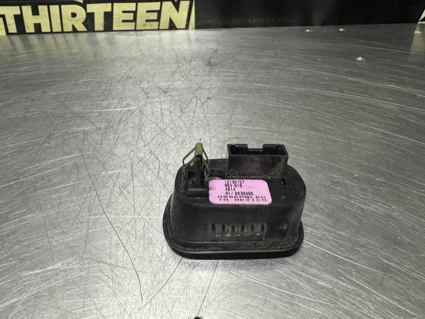 1997-2004 C5 CORVETTE HATCH RELEASE BUTTON 12135157 OEM #N533