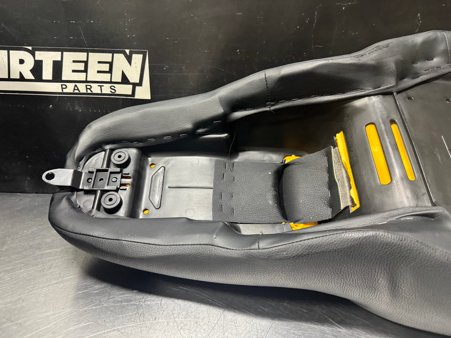 2010 HARLEY DAVIDSON STREET GLIDE C.C. RIDER SEAT S03  #N331