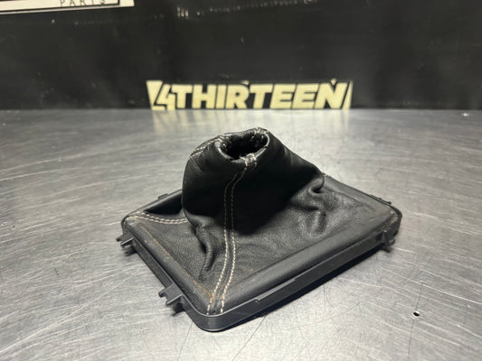 04-06 PONTIAC GTO MANUAL SHIFT BOOT W/ BEZEL OEM #N372