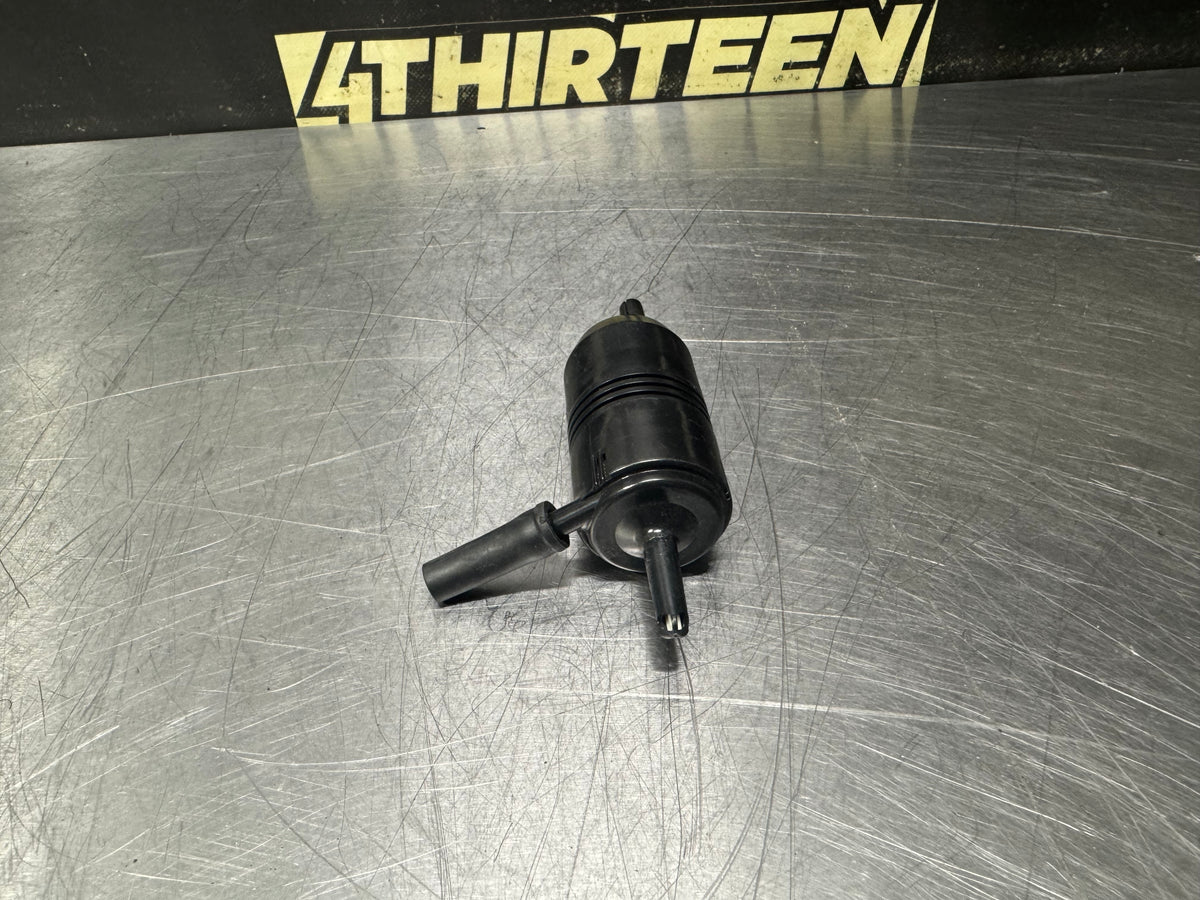 97-04 C5 CORVETTE WINDSHIELD WASHER PUMP OEM 22144914 #N945