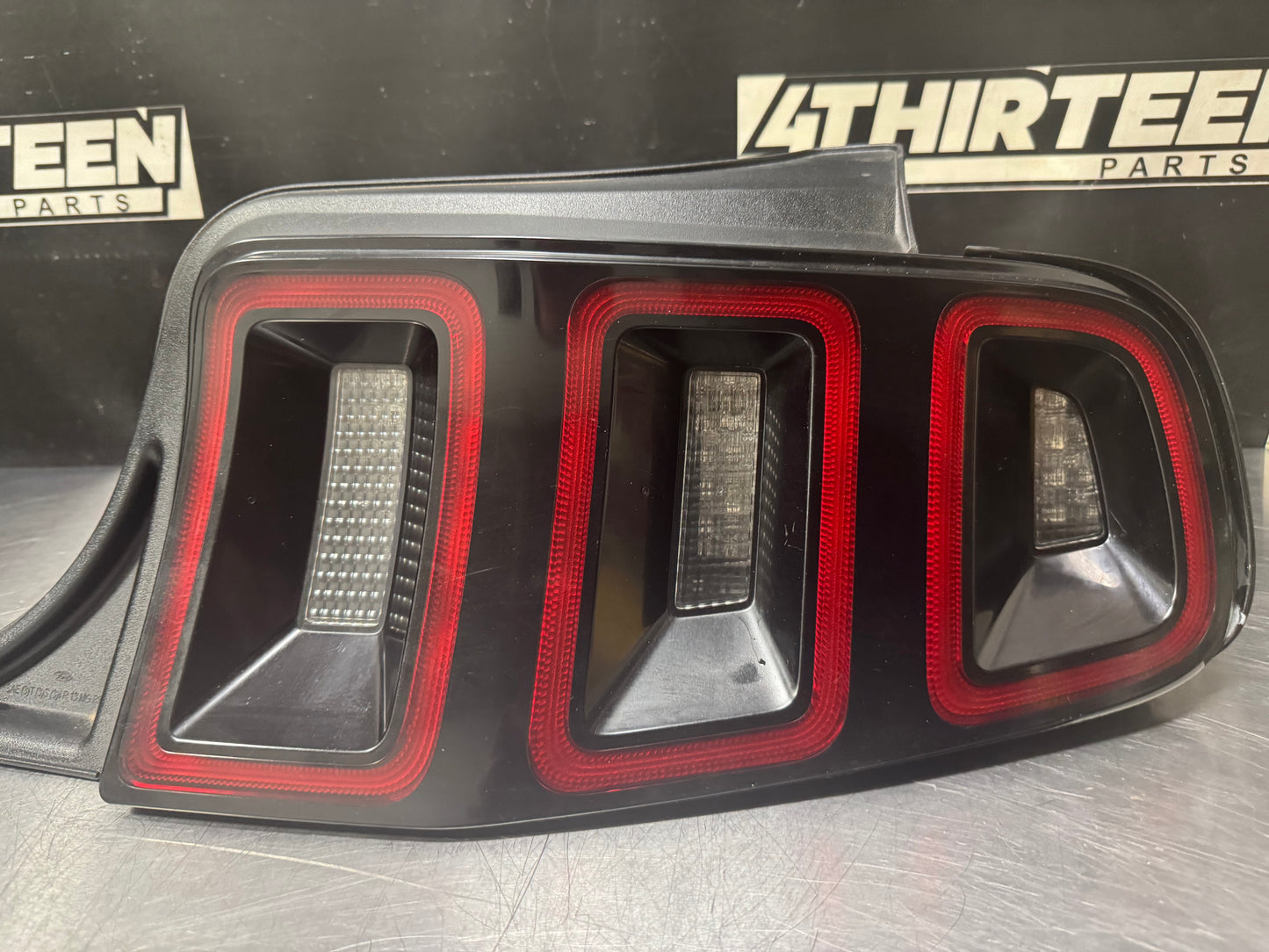 13-14 FORD MUSTANG LED RH PASSENGER TAIL LIGHT DR33-13B504-AG OEM #N337