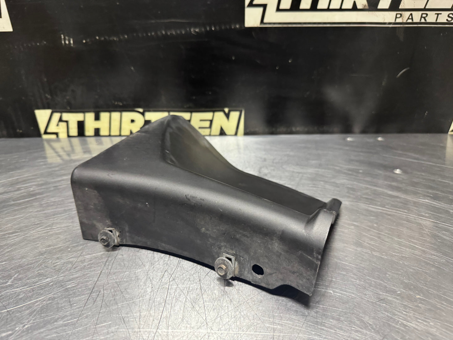 1997-2004 C5 CORVETTE FENDER INSERT RH PASSENGER SIDE RH 10289552 #N483