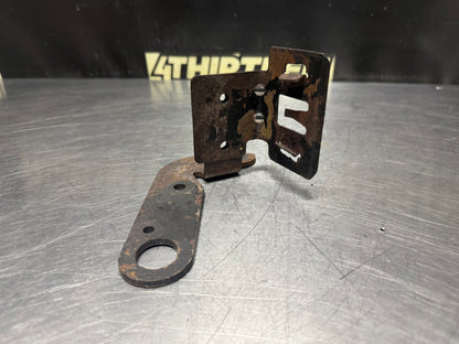 04-06 PONTIAC GTO POWER STEERING RESERVOIR BRACKET OEM #N486