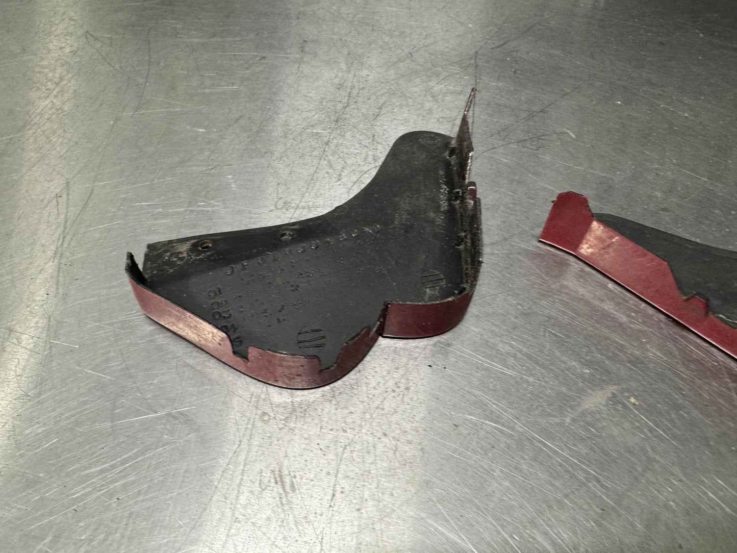 2004 PONTIAC GTO SIDE SKIRT ROCKER END CAPS RED OEM #250