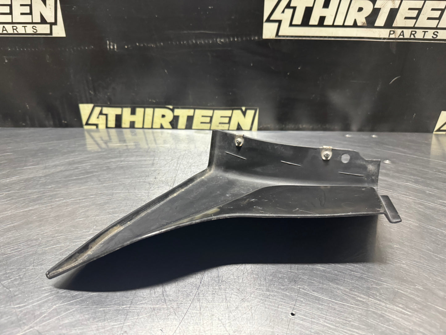 1997-2004 C5 CORVETTE FENDER INSERT RH PASSENGER SIDE RH 10289552 #N483