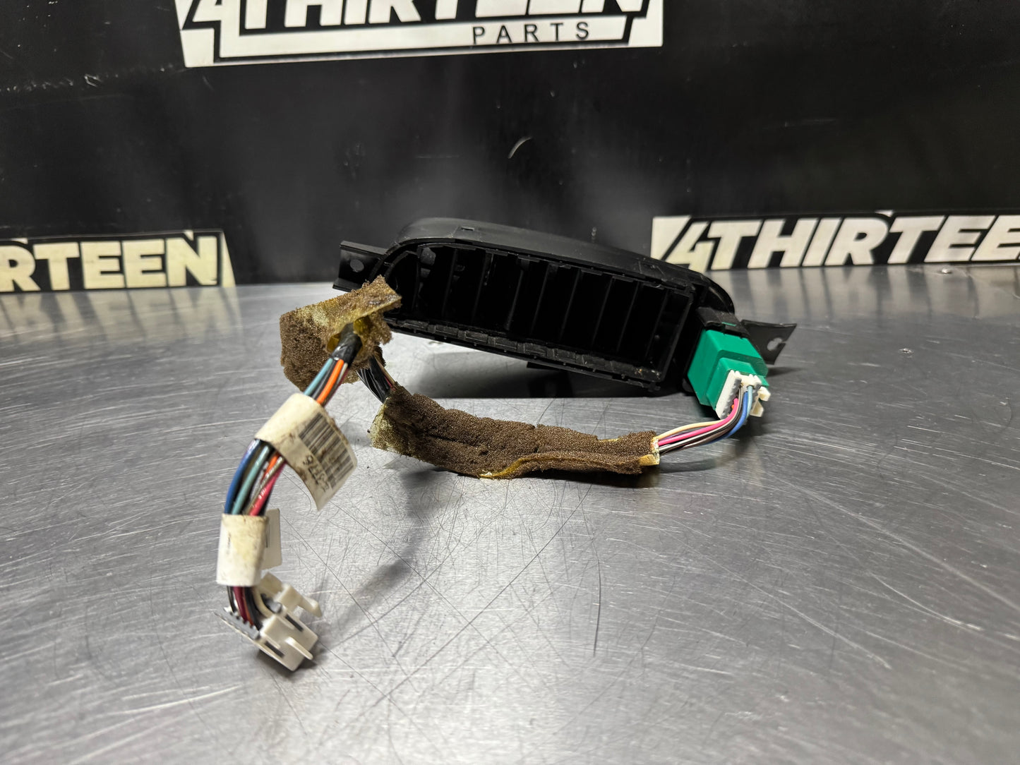 1997-2004 CORVETTE C5 USED OEM CENTER DASH VENT #N168