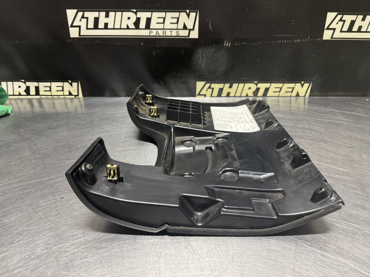 04 - 06 PONTIAC GTO KNEE BOLSTER BLCK OEM 92123170 #N687