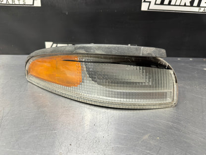 97-04 C5 CORVETTE OEM PASSENGER FRONT RH TURN SIGNAL MARKER LIGHT 16523618 #L238