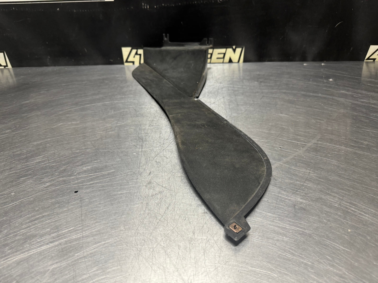 04-06 PONTIAC GTO RH BLK CONSOLE TRIM PANEL 92156766 OEM #N308