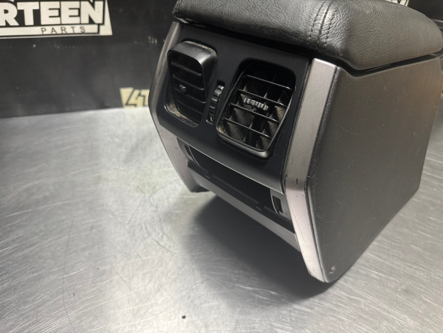 04-06 PONTIAC GTO CENTER CONSOLE ASSEMBLY WITH ARMREST OEM #N312
