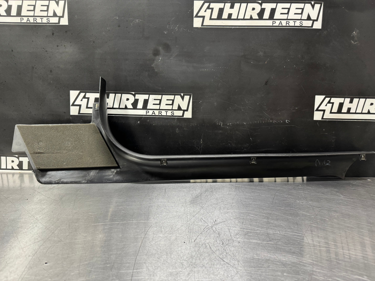 1997-2004 C5 CORVETTE DRIVER SIDE DOOR SILL KICK PANEL LH BLK OEM 10247091 #L462