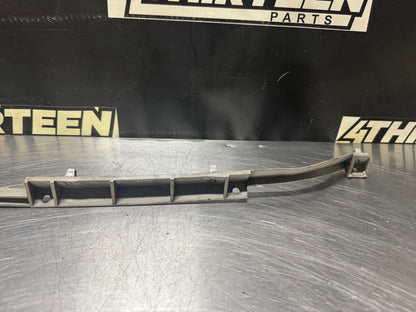 04-06 PONTIAC GTO UPPER REAR CENTER BUMPER BRACKET 92049262 OEM #N382