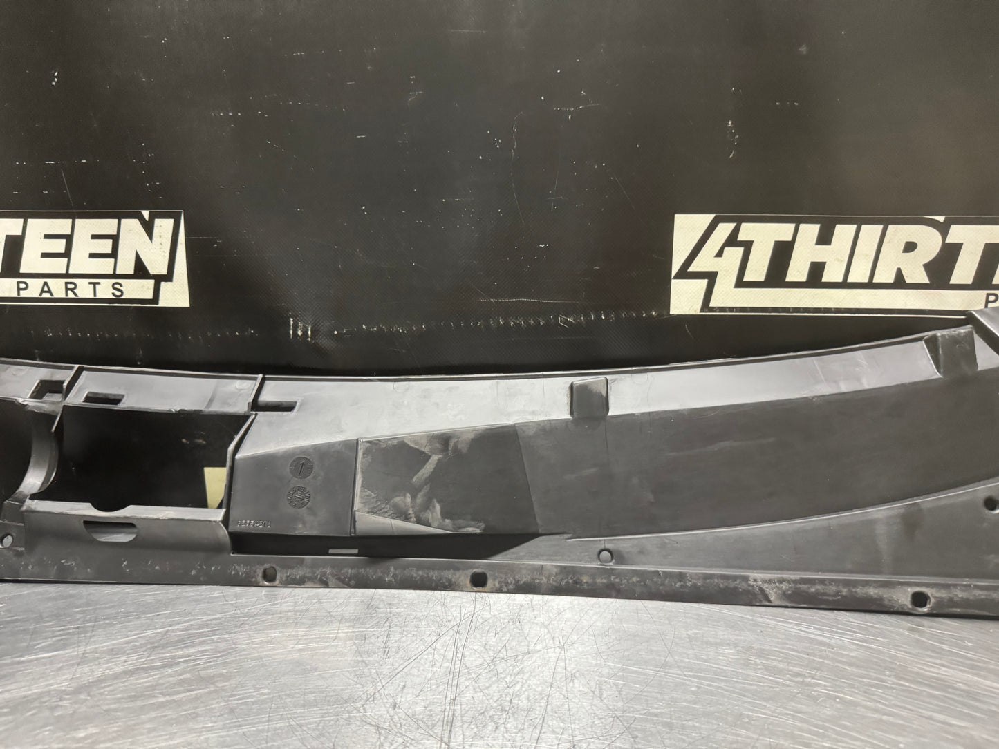 04-06 PONTIAC GTO WINDSHIELD COWL OEM 92054218 #N453