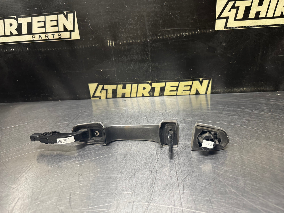 18-23 FORD MUSTANG GT RH PASSENGER SIDE EXTERIOR DOOR HANDLE SILVER OEM #V21