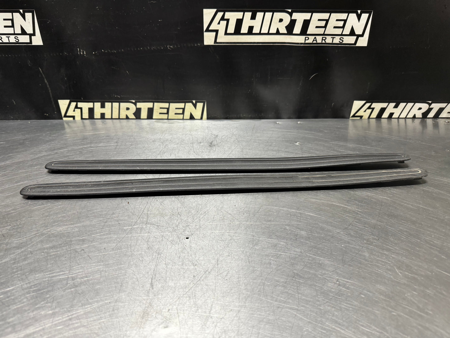 04-06 PONTIAC GTO SCUFF PLATE SILL TRIM SET OEM #N322