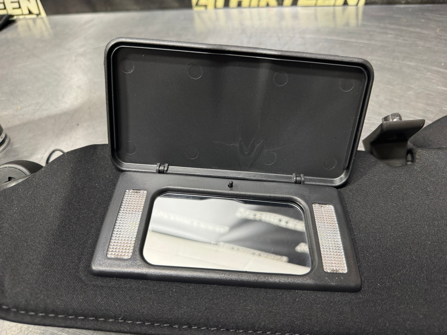 05-13 C6 CORVETTE SUNVISOR LIGHTED VANITY MIRROR PAIR