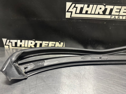 97-04 CORVETTE C5 FRONT WINDSHIELD SEAL / WEATHERSTRIPPING OEM #N541
