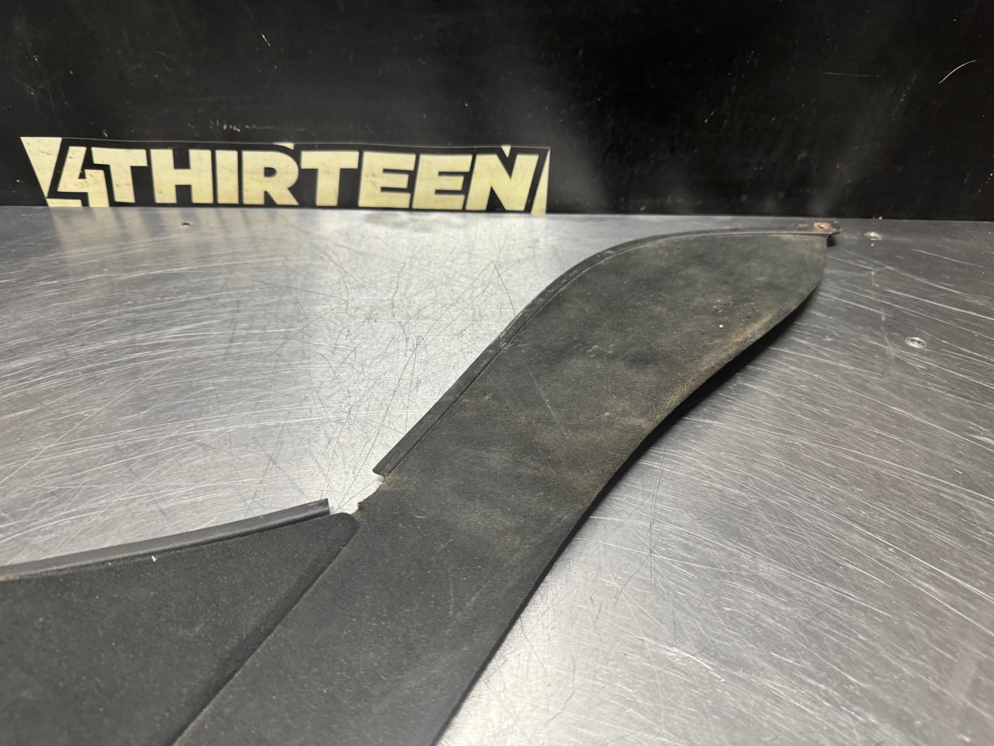 04-06 PONTIAC GTO RH BLK CONSOLE TRIM PANEL 92156766 OEM #N308