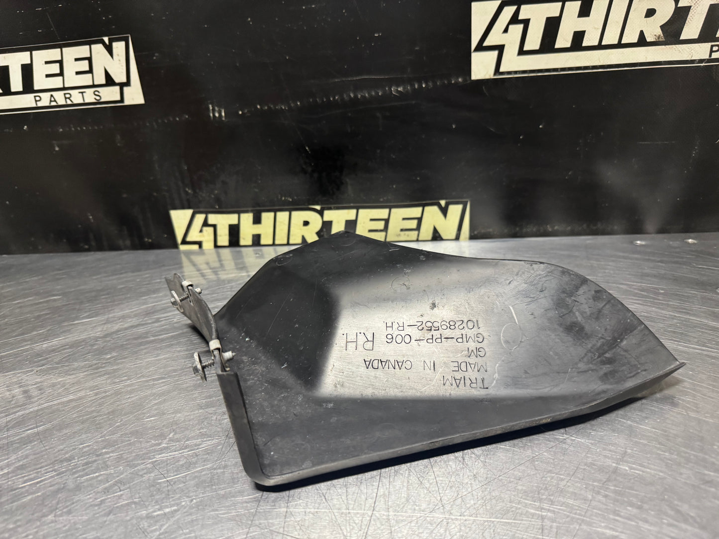 1997-2004 C5 CORVETTE FENDER INSERT RH PASSENGER SIDE RH 10289552 #N483