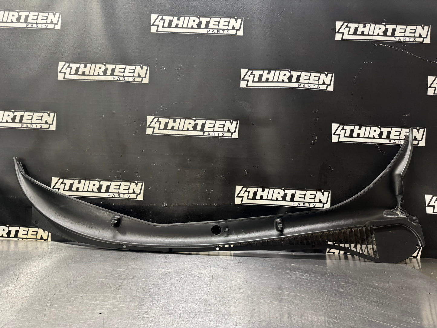 97-04 C5 CORVETTE WINDSHIELD WIPER COWL 10446063 OEM #N59