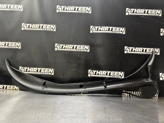 97-04 C5 CORVETTE WINDSHIELD WIPER COWL 10446063 OEM #N59
