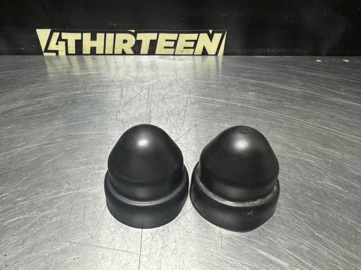 04-06 PONTIAC GTO REAR SHOCK ABSORBER STRUT CAP TOP COVER SET 90278429 OEM #N412