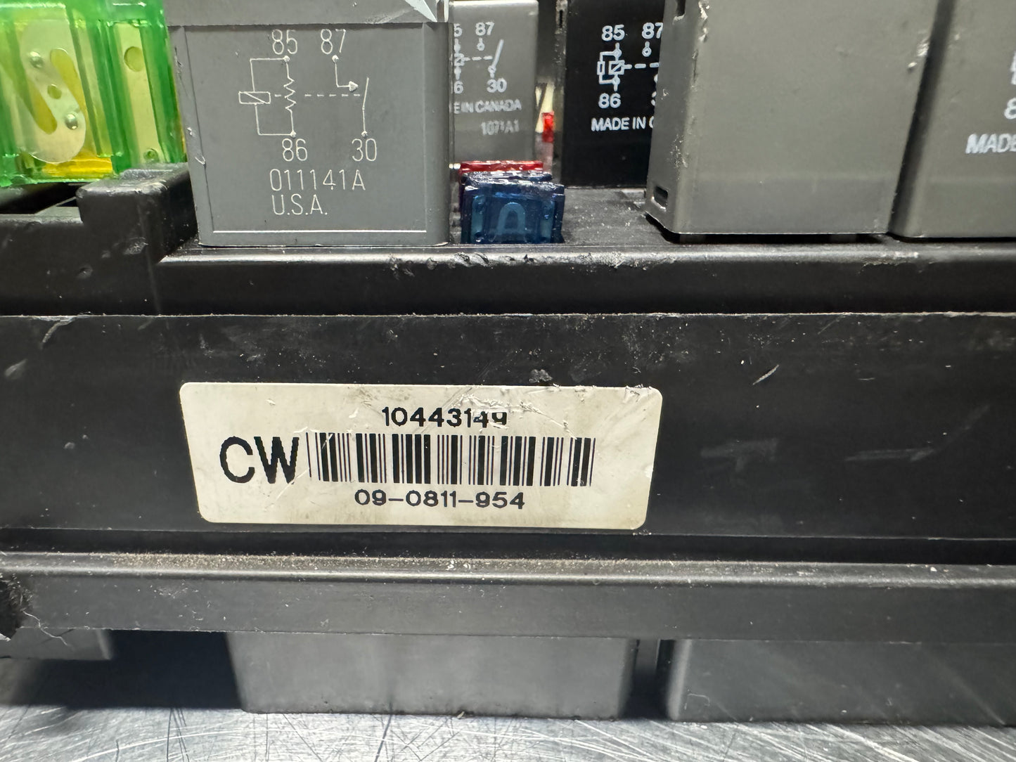 2000-2002 CORVETTE C5 UNDER HOOD ENGINE BAY FUSE BOX OEM 10443149 #N457