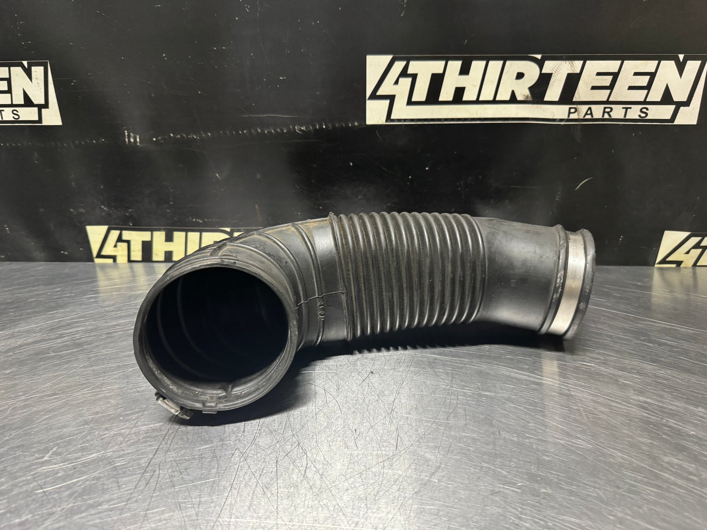 04 PONTIAC GTO AIR INTAKE RUBBER HOSE INTLET OEM #N461