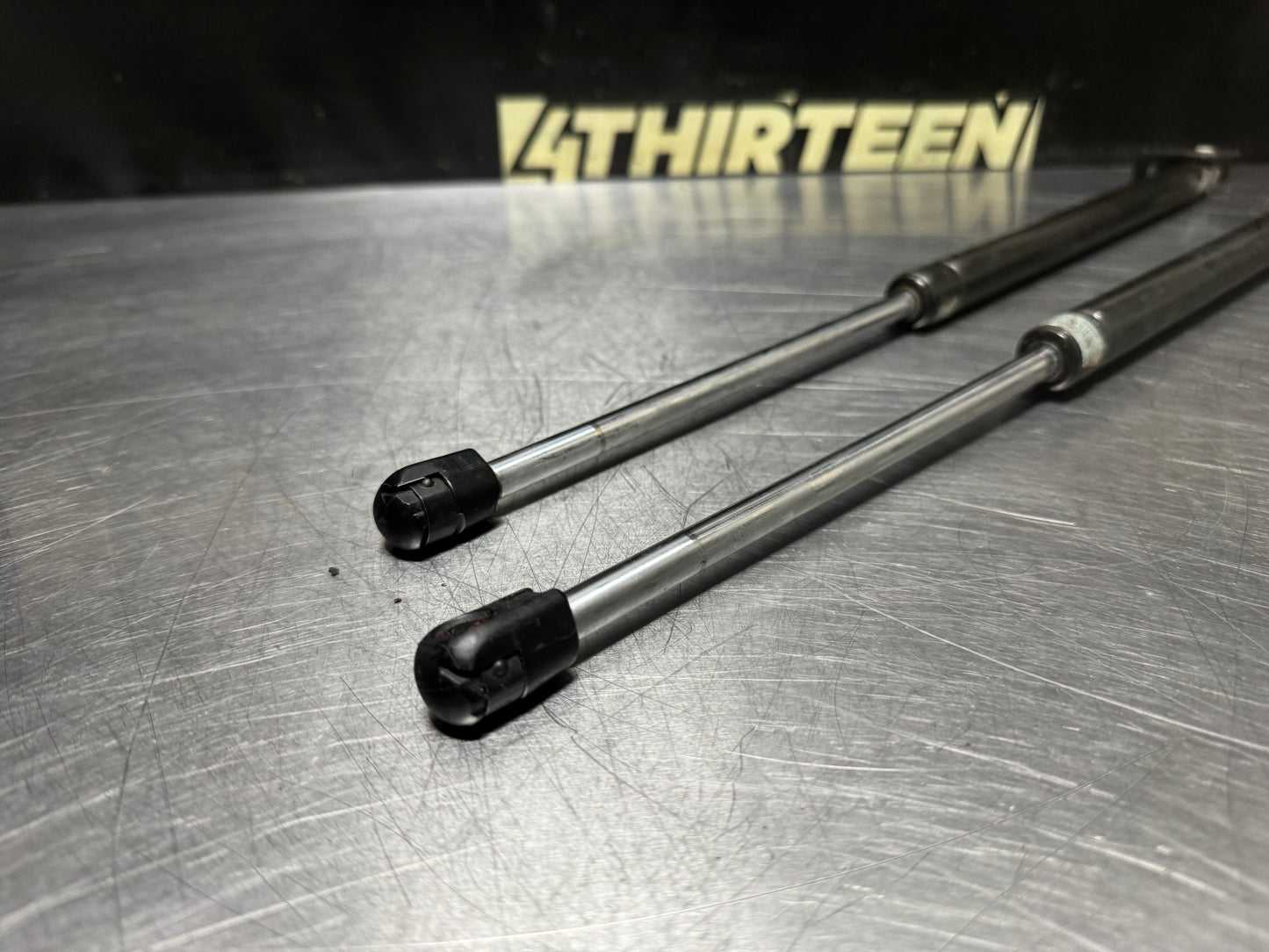 97-01 JEEP CHEROKEE XJ REAR LIFT GATE SUPPORT STRUT SET OF 2 55076208 OEM #N666
