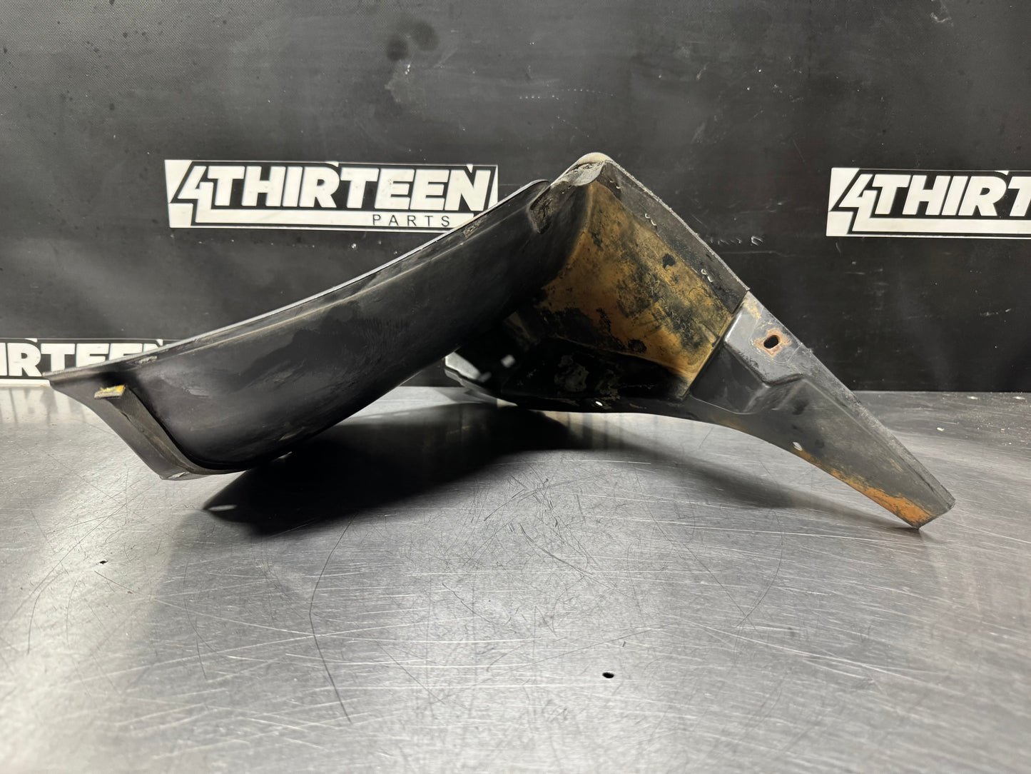 97-04 CORVETTE C5 RH PASSENGER FRONT INNER WHEEL LINER OEM 10298464 #L469