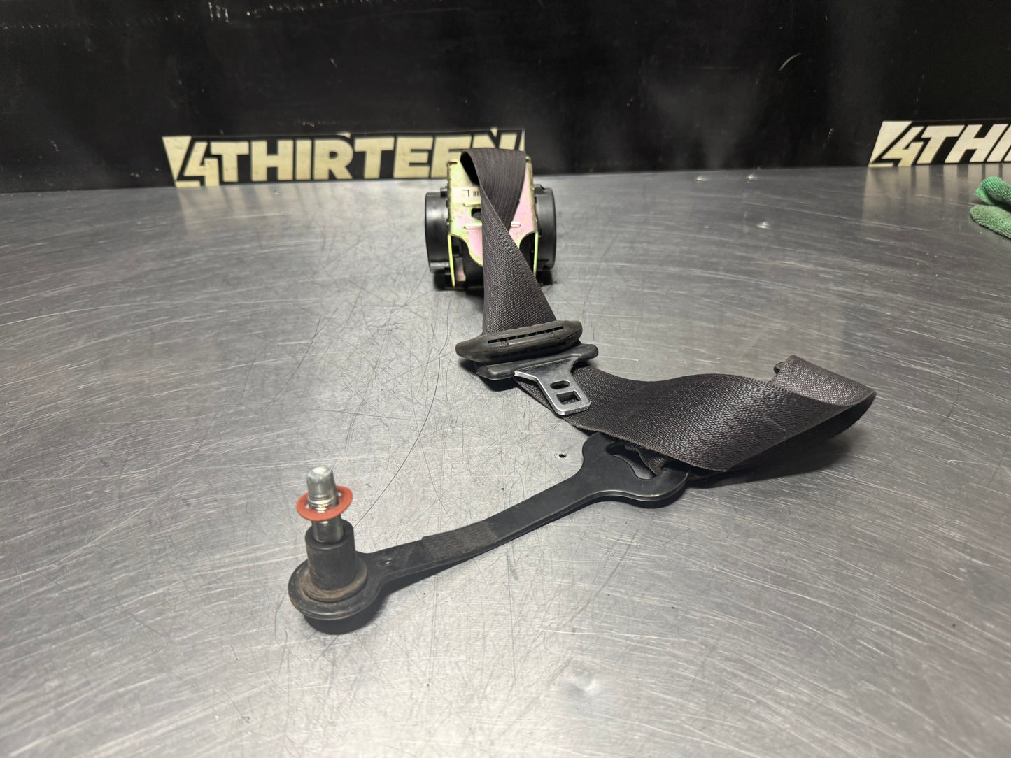 04-06 PONTIAC GTO LEFT HAND LH SIDE SEAT BELT AND RETRACTOR 511648132A OEM #N306