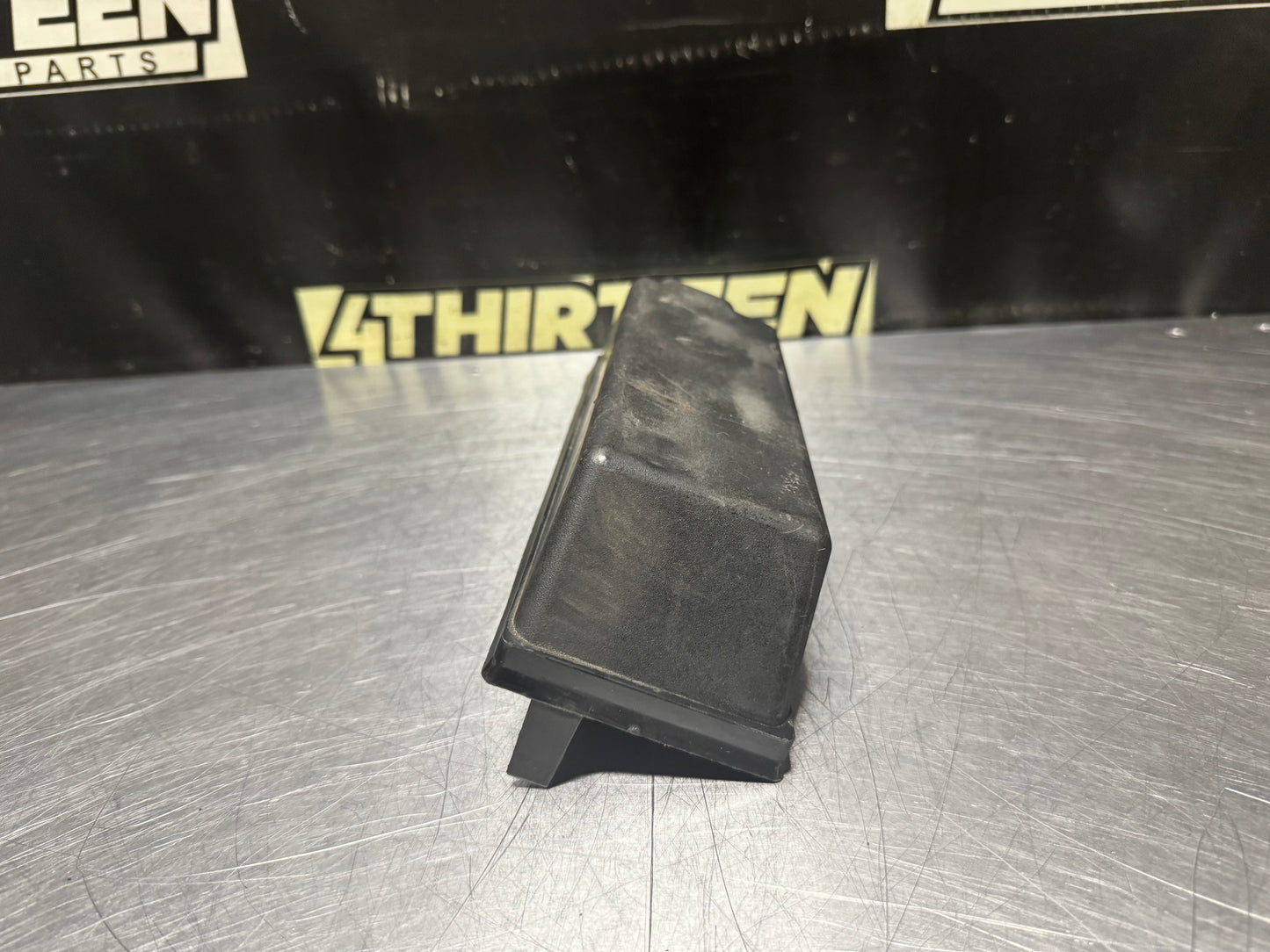 2004 PONTIAC GTO PCM BRACKET COVER 92117908 OEM #N572
