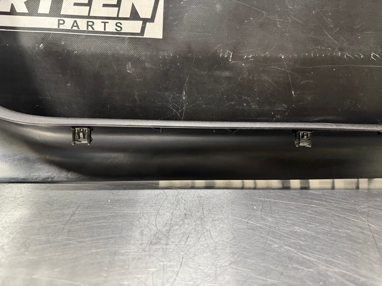1997-2004 C5 CORVETTE DRIVER SIDE DOOR SILL KICK PANEL LH BLK OEM 10247091 #L462