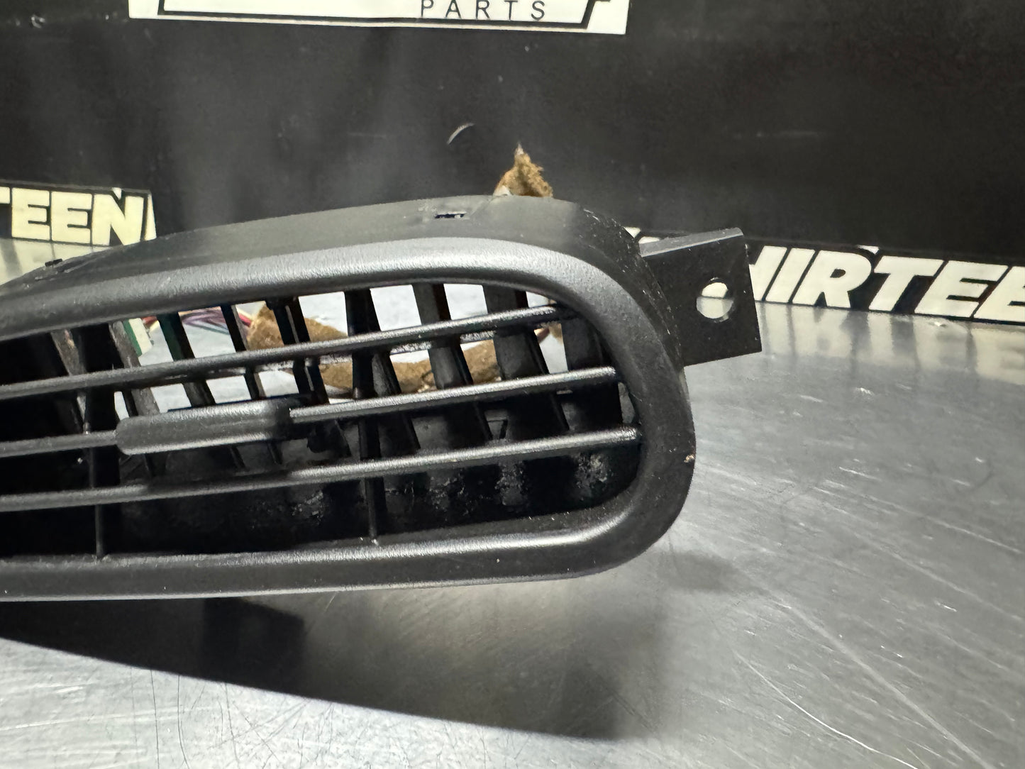 1997-2004 CORVETTE C5 USED OEM CENTER DASH VENT #N168