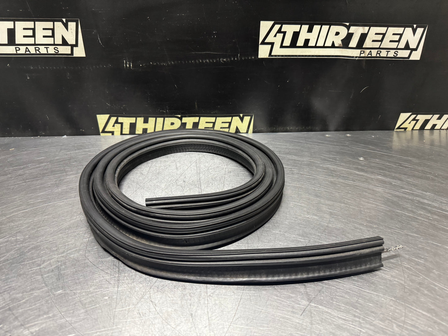 1997-2004 CORVETTE C5 CONVERTIBLE TRUNK / DECK LID WEATHER STRIP SEAL OEM #N513