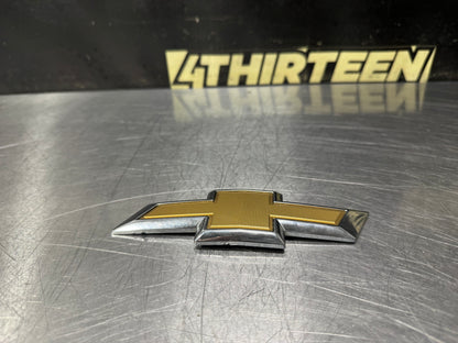 16-24 CHEVROLET CAMARO REAR EMBLEM 84003919 OEM #N940