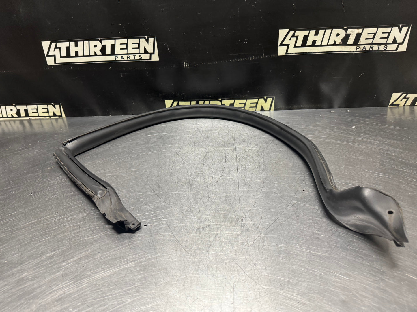 01-04 C5 Z06 FRC CORVETTE RH PASSENGER DOOR SEAL OEM #N553
