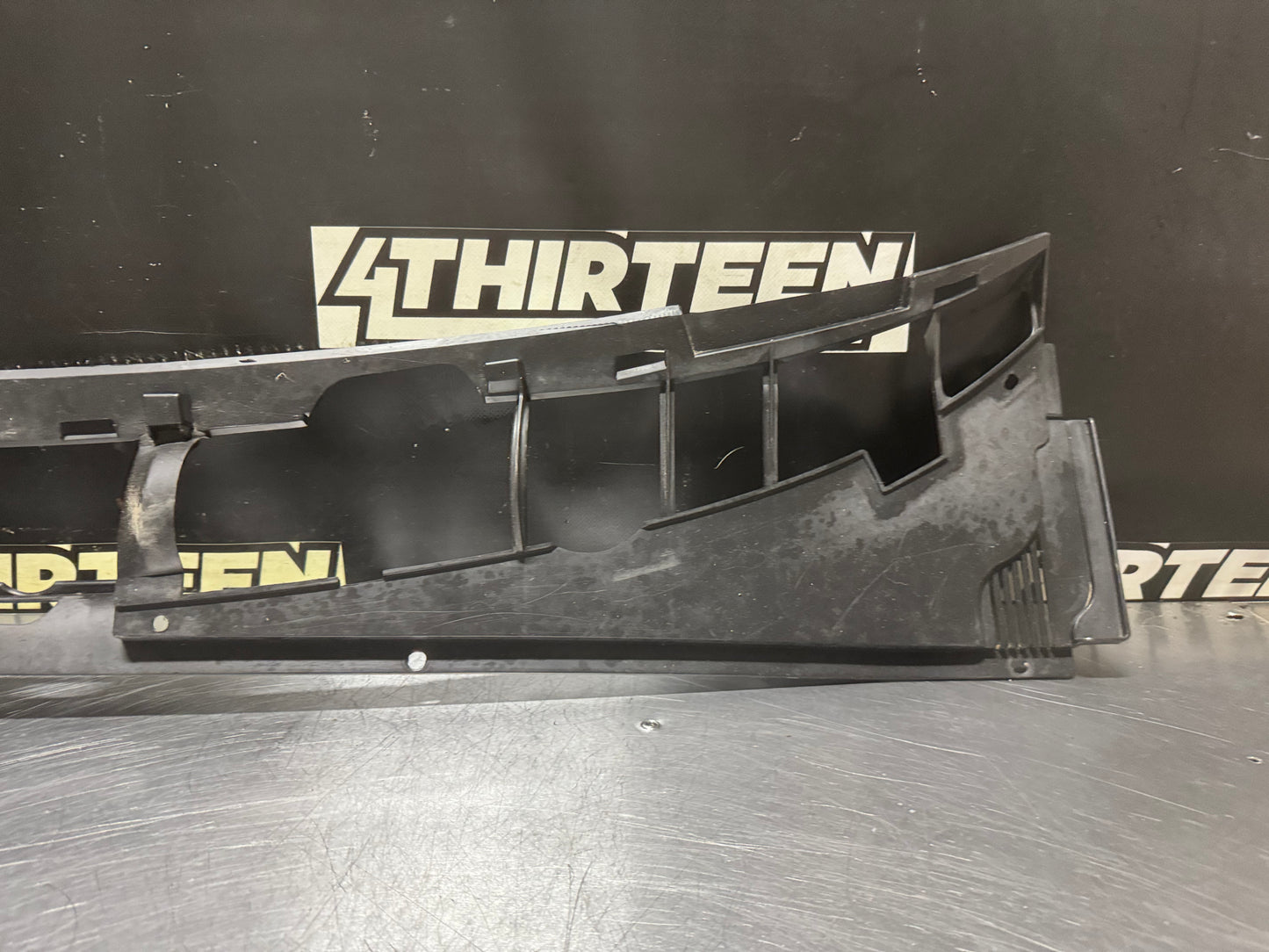 04-06 PONTIAC GTO WINDSHIELD COWL OEM 92054218 #N453