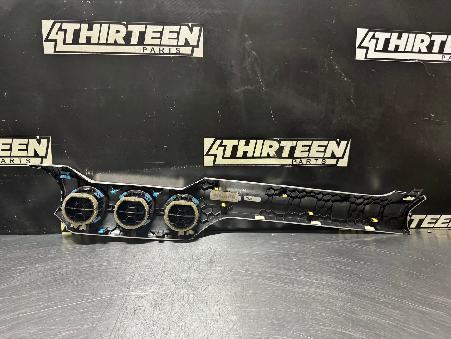 2017 FORD MUSTANG GT CENTER DASH TRIM WITH VENTS FR3B-63044A92 #766