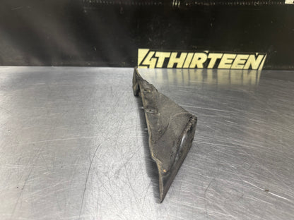 97-04 C5 CORVETTE RH PASSENGER SIDE EXTERIOR A-PILLAR BRACKET OEM #N631