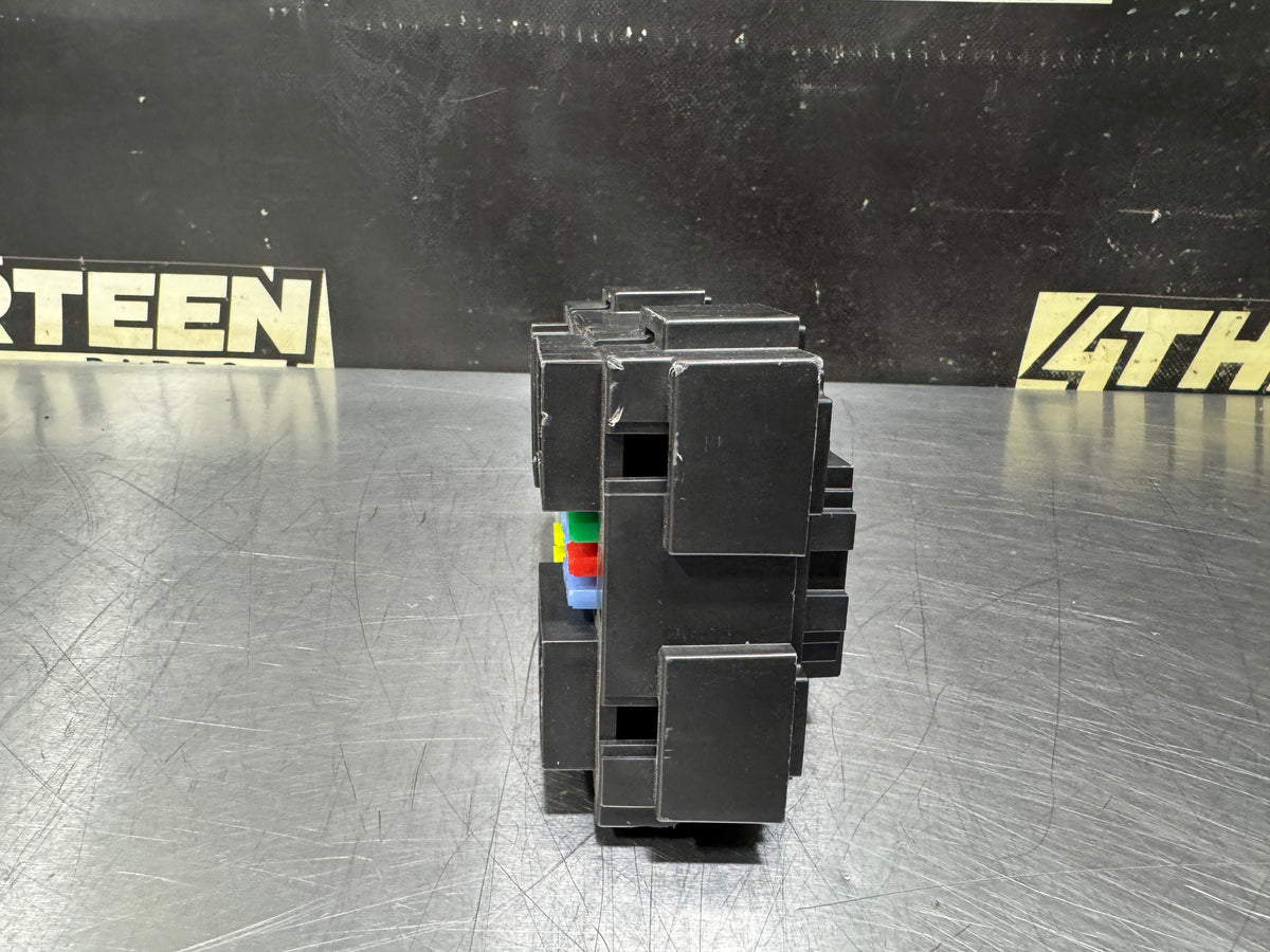 07-13 CHEVY SILVERADO FUSE JUNCTION BOX 20828609_01 OEM #N990