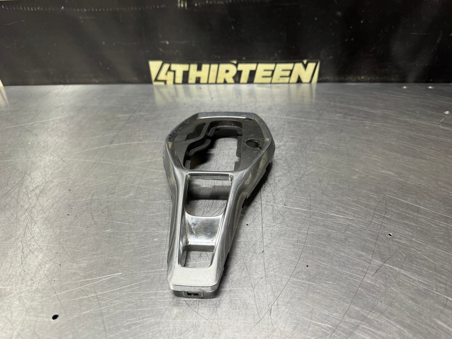 2019 CAMARO SS AUTOMATIC SHIFTER BEZEL TRIM OEM   #N752