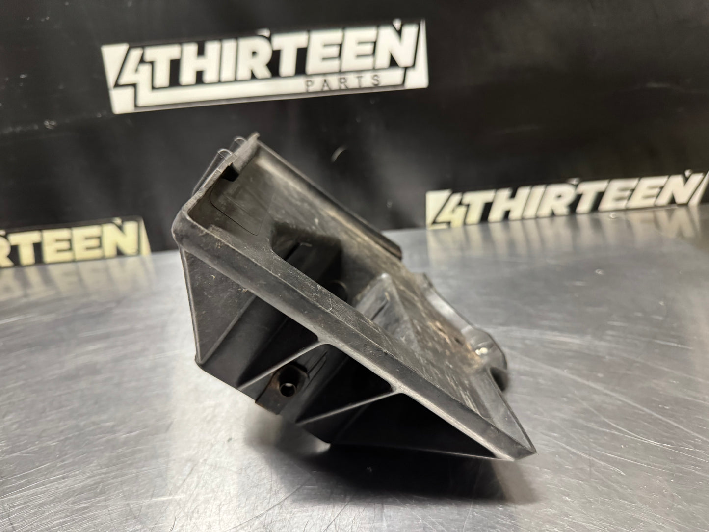 97-04 C5 CORVETTE BATTERY TRAY OEM 10268430 #N160