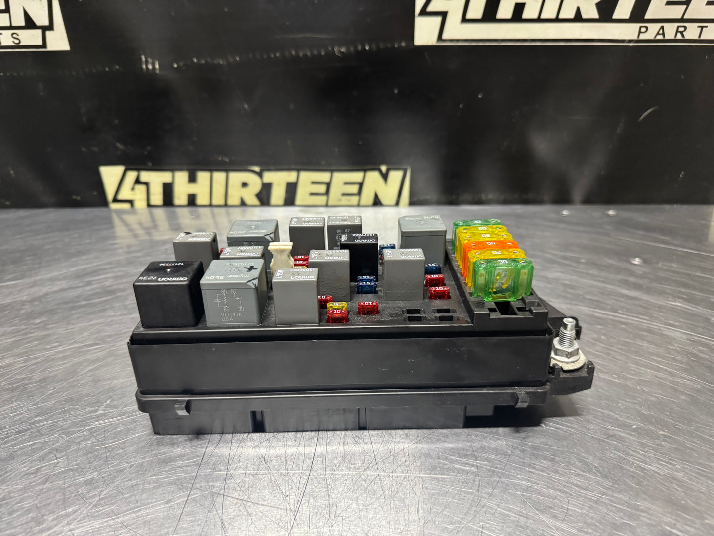 2000-2002 CORVETTE C5 UNDER HOOD ENGINE BAY FUSE BOX OEM 10443149 #N457